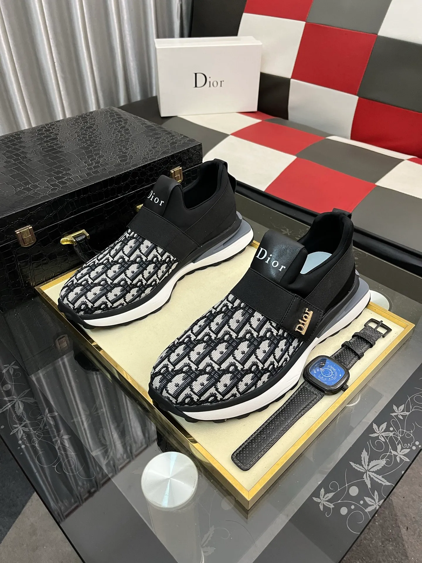 Men's Men's Shoes 💰458⌚️⌚️Dior [Dior] men's casual and trendy shoes are on the market! Strong British fashion style, the upper is made of nubuck leather with printed fabrics, comfortable pigskin lining, and original molded outsole. Designed by European and American masters, the perfect shape creates high quality, super versatile and very comfortable. High-end without losing taste, fashionable and novel! Code number: 38～442️⃣Colors available